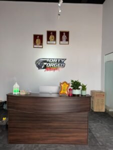 Apa Itu Akrilik? Kegunaan dalam Papan Tanda & Lightbox